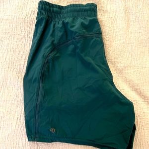 Lululemon Men’s NWOT “Green Jasper” Pace Breaker Short 6” With Liner